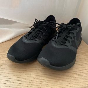 EUC NIKE RUNNING SHOES women’s 9